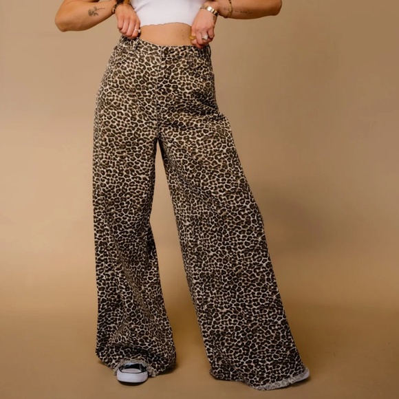 Effortlessly Cool Wide Leg Denim in Worn-In Leopard - Picture 1 of 3